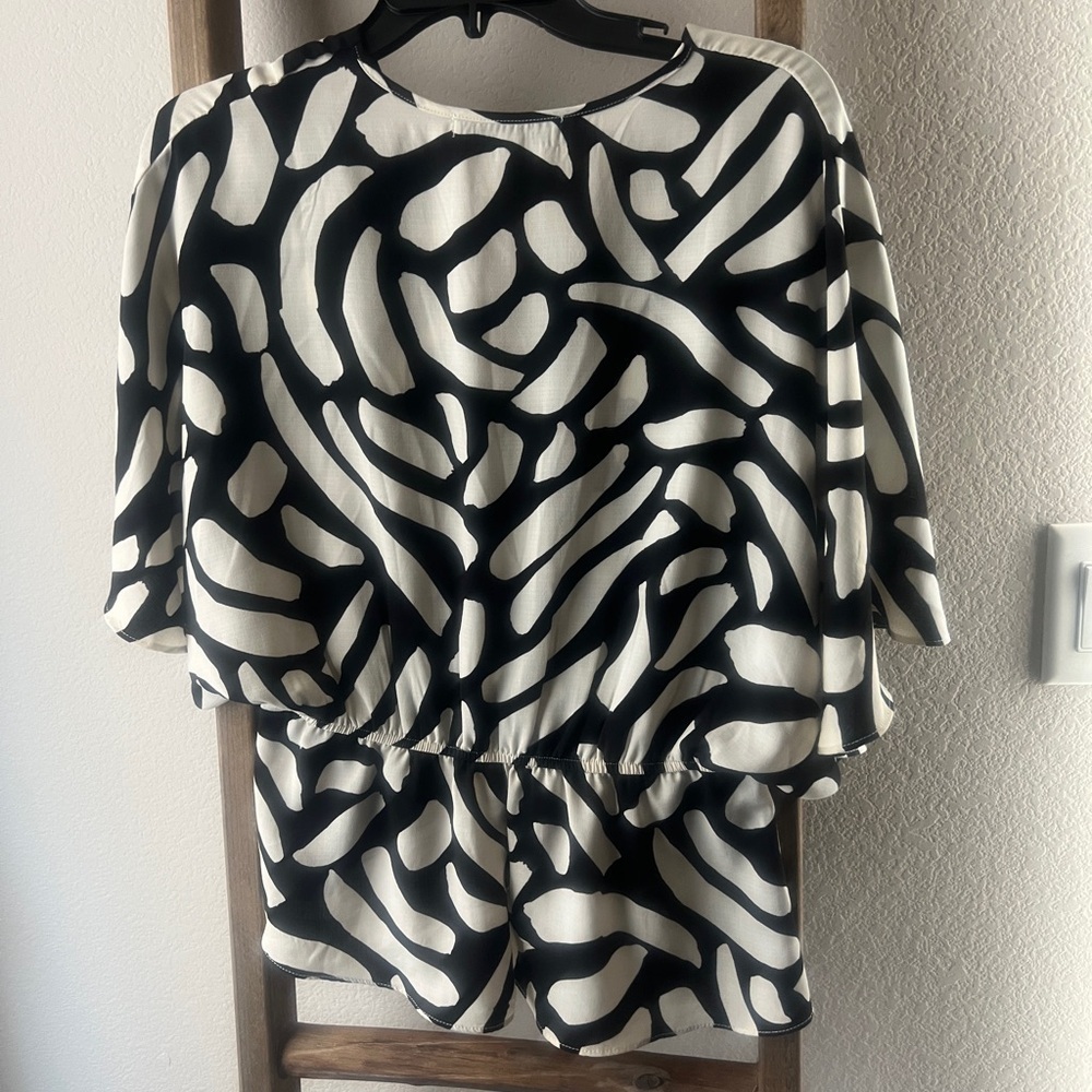 SWEET RAIN NWOT - Black and White Women's Top - Picture 2 of 4